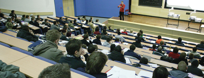 Using eLearning to help with large class sizes Large class size