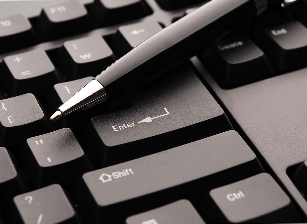 Image of a pen lying on top of a computer keyboard